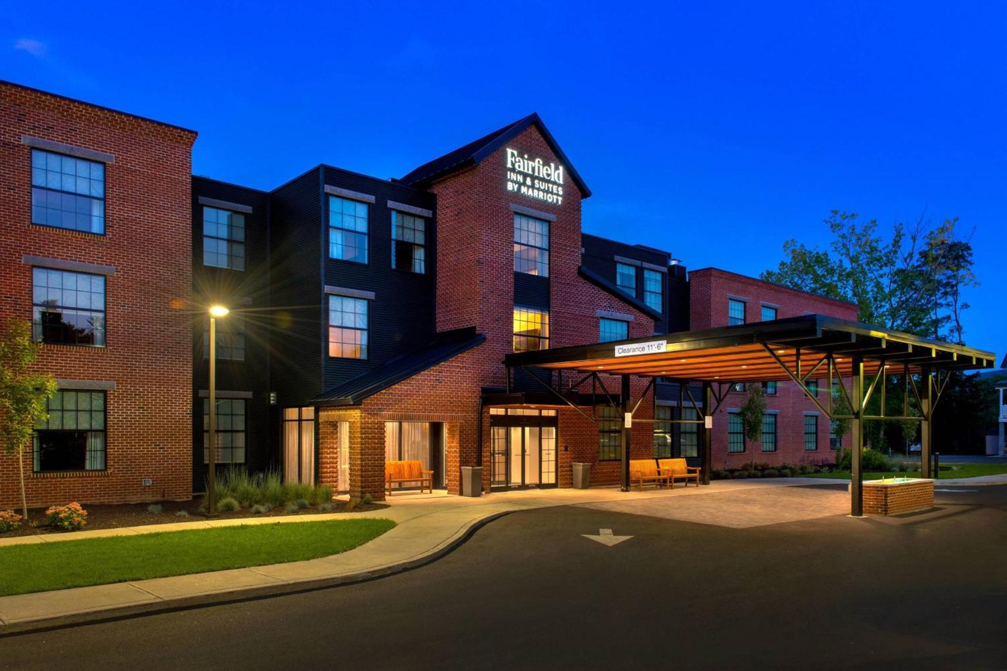 Fairfield Inn & Suites By Marriott Williamstown Exterior photo